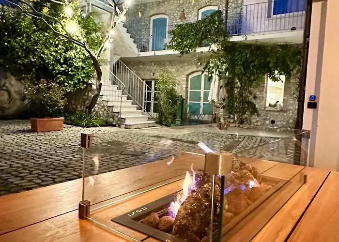 Апартаменты Borgo Dei Sogni Сан-Феличе-дель-Бенако